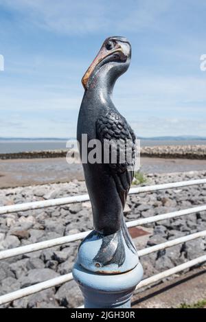 Vögel, insbesondere Watvögel, sind auf dem Bird Sculpture Trail der Promenade in Morecambe Lancashire zu sehen. Stockfoto