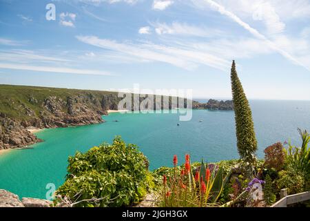 Wetter in Cornwall, kochender, heißer Sommertag, an den Stränden von Cornwall, Porthcurno Beach Stockfoto
