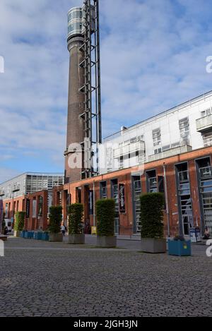 Das Generator Hostel und der Skyview Tower in Smithfield Square, einem trendy Viertel von Dublin City, Irland. Juli 2022 Stockfoto