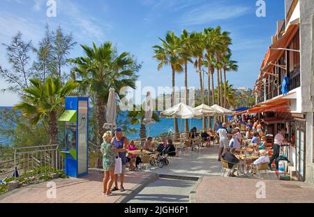 Restaurants und Bars an der Strandpromenade von Patalavaca, Arguineguin, Grand Canary, Kanarische Inseln, Spanien, Europa Stockfoto