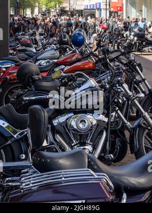 Harley Davidson Motorräder Futter Abington Street in der Innenstadt von Northampton, UK; Teil einer jährlichen Charity Fund Raiser Stockfoto