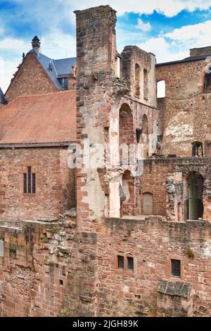 Heidelberg, Deutschland - Juni 2022: Teil des historischen Heidelberger Schlosses Stockfoto