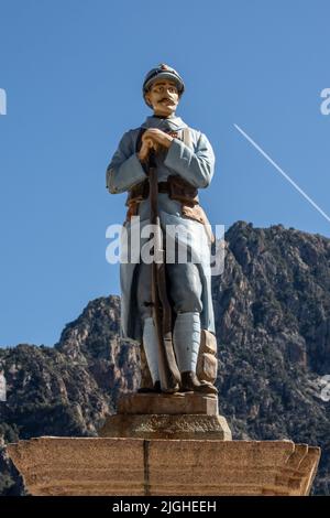 Skulptur in Porto Ota in der Stadthalle zum Gedenken an die Toten während des Ersten Weltkriegs (1914–18) Korsika - Frankreich Stockfoto