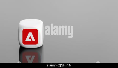 Galicia, Spanien; 8. Juli 2022: Adobe-Logo auf weißer Würfelform. Speicherplatz kopieren Stockfoto