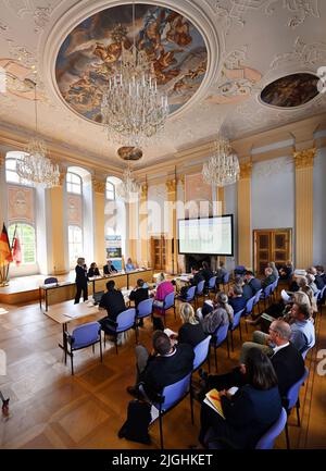 Rudolstadt, Deutschland. 11.. Juli 2022. Der Geschäftsbericht 2022 wird beim Thüringer Rechnungshof vorgelegt. Darin Listen die obersten Finanzkontrolleure regelmäßig zweifelhafte Ausgaben, einen nachlässigen Umgang mit Steuergeldern und Fehler bei der Vergabe staatlicher Aufträge auf. Quelle: Martin Schutt/dpa/Alamy Live News Stockfoto