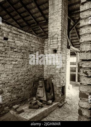 Oświęcim, Polen - Juni 2019: Ofen in der Baracke im Konzentrationslager Auschwitz-Birkenau. Jüdisches Vernichtungslager. Europa Stockfoto