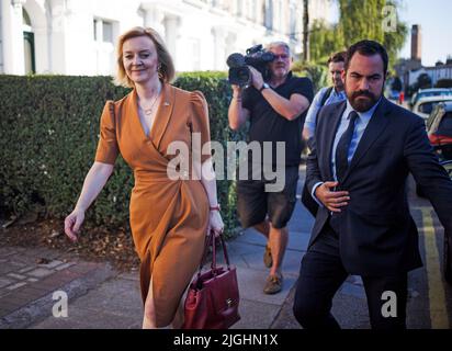 London, Großbritannien. 11.. Juli 2022. Die Kandidatin der Außenministerin und Konservativen Partei LIZ TRUSS verlässt ihr Londoner Haus. Eine Führungswahl für die Konservative Partei wird stattfinden, nachdem Boris Johnson letzte Woche angekündigt hat, dass er als Premierminister zurücktreten wird. Bildnachweis: Ben Cawthra/Sipa USA **KEINE Verkäufe in Großbritannien** Bildnachweis: SIPA USA/Alamy Live News Stockfoto