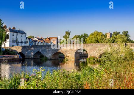 Riverside bei Bidford auf Avon in Warwickshire, England an einem sehr warmen Tag. Stockfoto