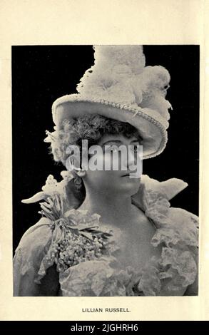 Lillian Russell (geboren Helen Louise Leonard; 4. Dezember 1860 oder 1861 – 6. Juni 1922), war eine amerikanische Schauspielerin und Sängerin. Sie wurde zu einer der berühmtesten Schauspielerinnen und Sängerinnen des späten 19.. Und frühen 20.. Jahrhunderts, bekannt für ihre Schönheit und ihren Stil, sowie für ihre Stimme und ihre Bühnenpräsenz. Aus dem Buch "Chicago bei Tag und Nacht: Der Leitfaden für den Vergnügungsuchenden zum Paris von Amerika", in dem weibliche Schönheit die Hauptattraktion ist von J. Gutter Lawrence Erscheinungsdatum c1892 Herausgeber/Verlag Palmyra, Pa. : Diamond Stockfoto