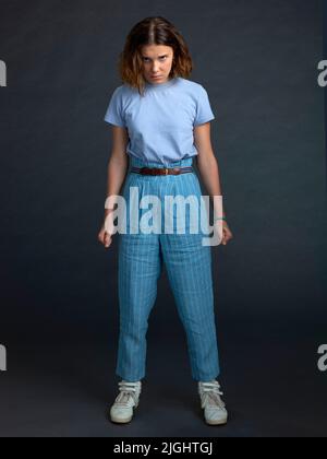 MILLIE BOBBY BROWN in STRANGER THINGS (2016), Regie: MATT DUFFER und ROSS DUFFER. Kredit: 21 RUNDEN ENT/MONKEY MASSACRE / Album Stockfoto