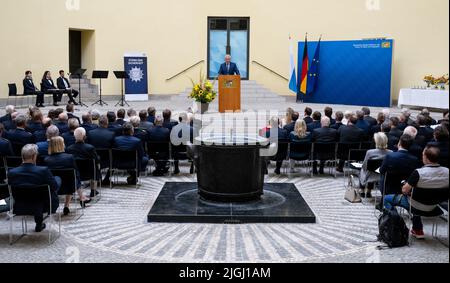 11. Juli 2022, Bayern, MŸnchen: Joachim Herrmann (CSU), Innenminister Bayerns, spricht bei der Verleihung der Bayerischen Staatsmedaille "Stern der Sicherheit". Mit der Bayerischen Staatsmedaille "Stern der Sicherheit" würdigt der Bayerische Innenminister seit 2013 herausragende Verdienste um die innere Sicherheit. Foto: Sven Hoppe/dpa Stockfoto