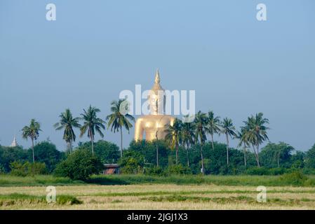 Vorderansicht des Großen Buddha von Thailand Stockfoto