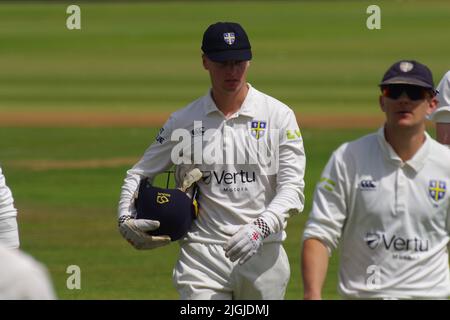 Chester le Street, England, 11. Juli 2022. Tom Mackintosh, Wicket Keeper für Durham, während seines County Championship-Debuts gegen Derbyshire. Quelle: Colin Edwards/Alamy Live News. Stockfoto