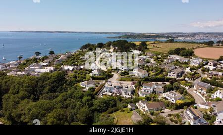 Atemberaubende Drohne Aussicht Auf Die Wunderschöne Stadt Und Den Strand Von St. Mawes Stockfoto