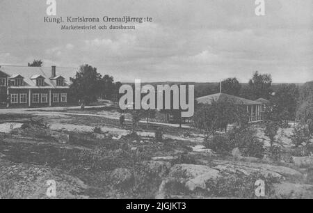 Militär anläggning der Rotundan wurde in Rosenholm 1914-15 gebaut. 1916 nach Gräsvik in den oberen Barackenbereich gezogen. 1930 wurde es an seinen heutigen Standort verlegt, da es wahrscheinlich auch verglast war. Verwenden Sie für Unterricht, Tanz Kabareteur, Bingo und mehr. Die 1950-60s beliebte Tanzstätte. Die geplante Erweiterung der Blekinge Tekninska University wird voraussichtlich 2007 den Abriss der Rotundan erfordern. Stockfoto