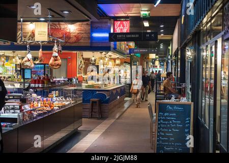 Interieur von Les Halles De Lyon Paul Bocuse, Lyon, Frankreich Stockfoto