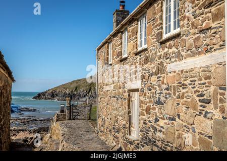 Blick auf den Hafen von Port Quin, Cornwall, England, Großbritannien Stockfoto