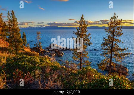 Sonnenuntergang über dem Lake Tahoe in Kalifornien Stockfoto