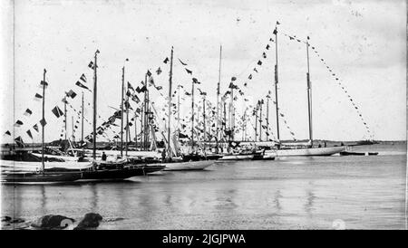Segelbåt Segelboote an einem Steg im Hafen von Karlskrona während der Segelregatta. Stockfoto