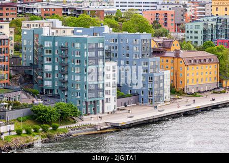 Farbenfrohe Wohnhäuser in Danviken, Henriksdal, im Stockholmer Archipel, Schweden Stockfoto