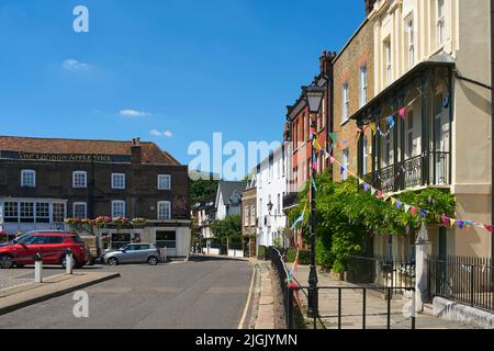 Häuser entlang der Church Street in Old Isleworth, im Londoner Stadtteil Hounslow, West London, Großbritannien Stockfoto