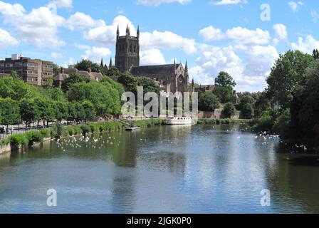 Worcester Kathedrale auf den Fluss Severn Stockfoto