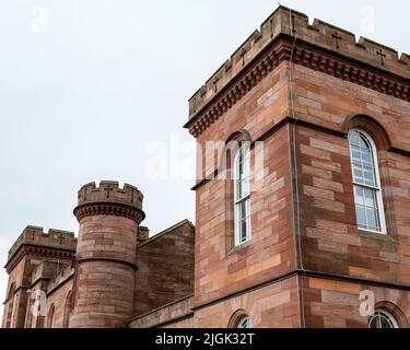 Inverness, Schottland - Oktober 8. 2021:Ein Blick auf das historische Inverness Castle in der Stadt Inverness in Schottland, Großbritannien. Stockfoto