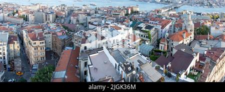 Karakoy - Istanbul. Panoramablick auf Gebäude auf der europäischen Seite von Istanbul Stockfoto