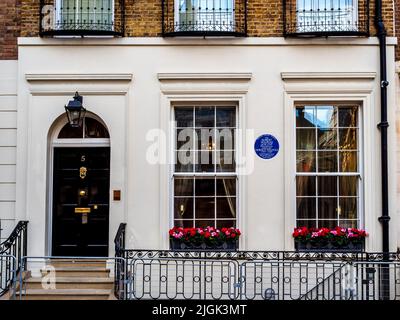 GLC Blue Plaque - SIR ROBERT WALPOLE 1676-1745 Premierminister und sein Sohn HORACE WALPOLE 1717-1797 Connoisseur und Mann des Wissens lebten hier. Stockfoto