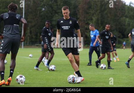 Charleroi's Daan Heymans in Aktion während einer Trainingseinheit des belgischen Fußballteams der ersten Liga Sporting Charleroi vor der Saison 2022-2023, Montag, 11. Juli 2022 in Garderen, Niederlande. BELGA FOTO VIRGINIE LEFOUR Stockfoto