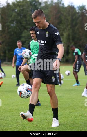 Charleroi's Daan Heymans in Aktion während einer Trainingseinheit des belgischen Fußballteams der ersten Liga Sporting Charleroi vor der Saison 2022-2023, Montag, 11. Juli 2022 in Garderen, Niederlande. BELGA FOTO VIRGINIE LEFOUR Stockfoto