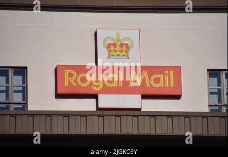 London, Großbritannien. 11.. Juli 2022. Geschlossenes Postamt Mount Pleasant im Zentrum von London. Mitglieder der Communication Workers Union (CWU) streikten bei 114 Büros der Crown Post wegen Lohnstreitigkeiten. Kredit: Vuk Valcic/Alamy Live Nachrichten Stockfoto