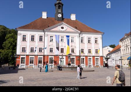 Rathaus von Tartu ein Gebäude aus dem 18.. Jahrhundert auf dem Rathausplatz von Tartu, im Sommer, Tartu Estland Europa Stockfoto