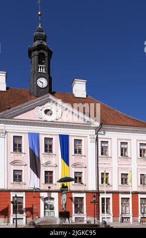 Rathaus von Tartu ein Gebäude aus dem 18.. Jahrhundert auf dem Rathausplatz von Tartu, im Sommer, Tartu Estland Europa Stockfoto