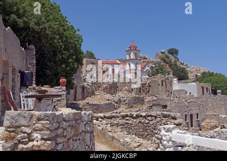 Micro Chorio verlassenes Dorf, Insel Tilos, Dodekanes. In Der Nähe Von Rhodos. Mai 2022. Feder. Stockfoto