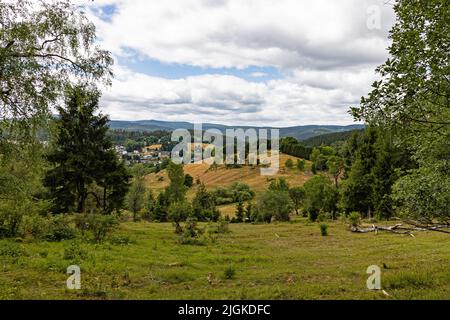 Blick auf Stutzerbach und den thüringer Wald Stockfoto