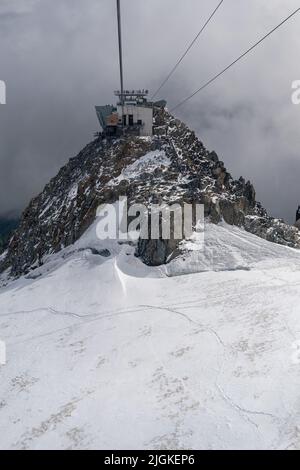 Punta Helbronner auf der italienischen Seite des Mont-Blanc-Massivs, dem höchsten Gebirgszug der Alpen Stockfoto