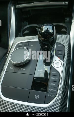 Hongkong, China 25. April 2022 : BMW M240i 2022 Gear Stick 25 2022 in Hongkong. Stockfoto