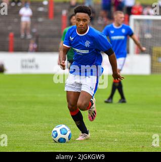 Kane Ritchie-Hosler in Aktion, Glentoran vs Rangers B, Pre-Season Friendly, Bet McLean Oval, Sonntag, 10.. Juli 2022 Stockfoto