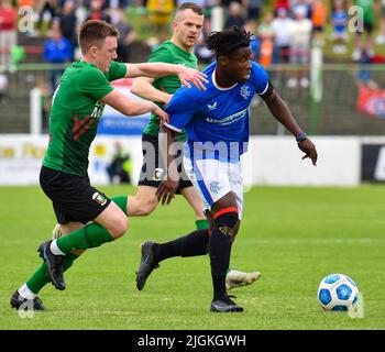 Thompson Ishaka in Aktion, Glentoran vs Rangers B, Pre-Season Friendly, Bet McLean Oval, Sonntag, 10.. Juli 2022 Stockfoto