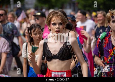 Teilnehmer an der Helsinki Pride 2022 Parade in Helsinki, Finnland Stockfoto