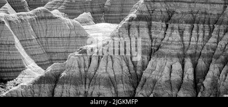 Die Badlands Wall bei den Big Badlands Overlook im Badlands National Park in South Dakota, USA Stockfoto