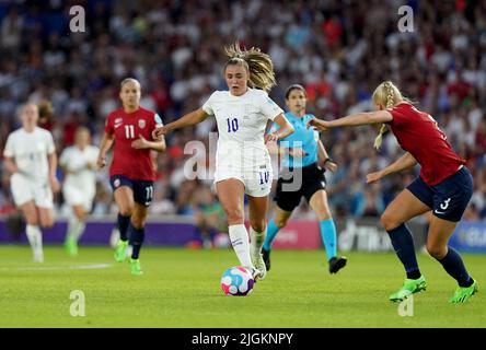 Der englische Georgia Stanway in Aktion während des UEFA Women's Euro 2022 Group A-Spiels im Brighton & Hove Community Stadium. Bilddatum: Montag, 11. Juli 2022. Stockfoto