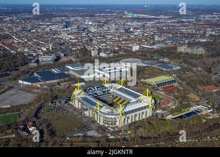 Luftaufnahmen, Signal Iduna Park Bundesliga-Stadion BVB 09 Borussia Dortmund sowie die Westfalenhallen, Westfalenhalle, Dortmund, Ruhrgebiet, Stockfoto