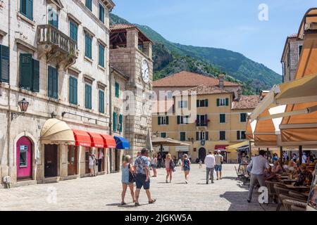 Uhrenturm, der Waffenplatz (Trg od oruzja), Altstadt, Kotor, Dalmatien, Montenegro Stockfoto