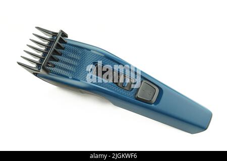 Blaue elektrische Haarschneider isoliert auf weißem Hintergrund Stockfoto