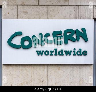 Das Zeichen auf dem Hauptsitz von Concern, einer irischen Wohltätigkeitsorganisation, in der Camden Street, Dublin, Irland. Sorge ist eine internationale Hilfsorganisation. Stockfoto