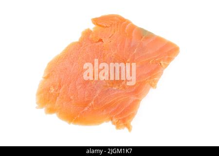 Dünnes Lachsfischfilet isoliert auf weißem Hintergrund. Geschnittenes Fleisch Stockfoto