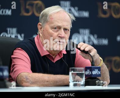 150. Open GolfChampionships, St Andrews, Juli 11. 2022 der ehemalige Open Champion Jack Nicklaus spricht während seiner Pressekonferenz im Medienzentrum am Old Course, St Andrews, Schottland. Quelle: Ian Rutherford/Alamy Live News. Stockfoto