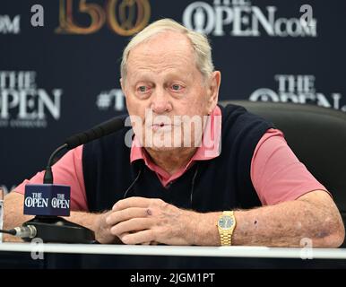 150. Open GolfChampionships, St Andrews, Juli 11. 2022 der ehemalige Open Champion Jack Nicklaus spricht während seiner Pressekonferenz im Medienzentrum am Old Course, St Andrews, Schottland. Quelle: Ian Rutherford/Alamy Live News. Stockfoto